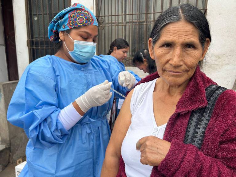 $!El ministerio sanitario peruano recomendó a sus ciudadanos fortalecer el esquema de vacunación contra la covid-19.