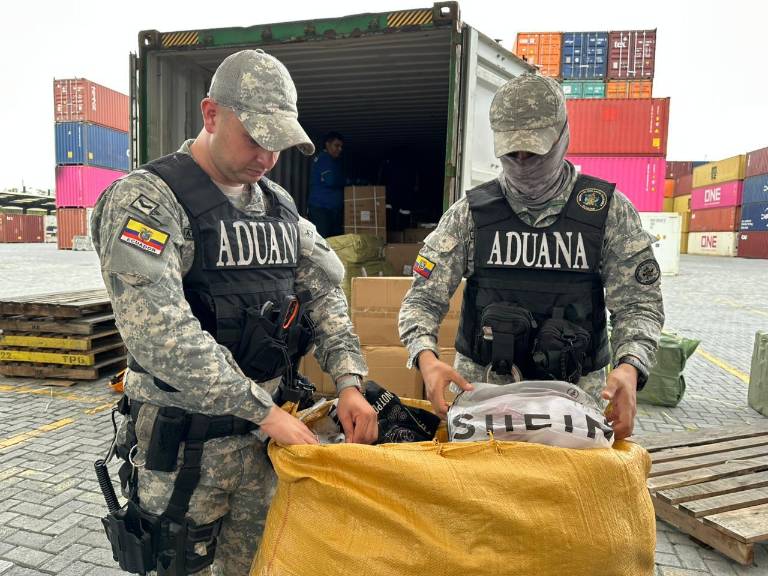 $!Decomiso de 110 bultos de ropa, marca Shein.