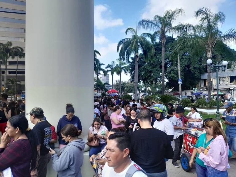 $!Fotografías de las afueras del Gobierno Zonal en Guayaquil, en donde se encuentran las oficinas de la Senescyt en Guayaquil.