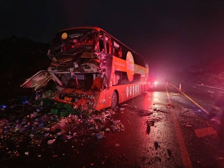 $!Así quedó el bus de la Cooperativa Trans Esmeraldas.