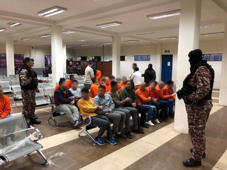 $!Unos 300 presos son cambiados de prisión: así fue el traslado de los internos de la cárcel de El Inca