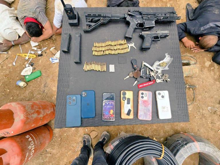 $!Presuntos integrantes de Los Lobos hallados en mina ilegal de Santo Domingo.