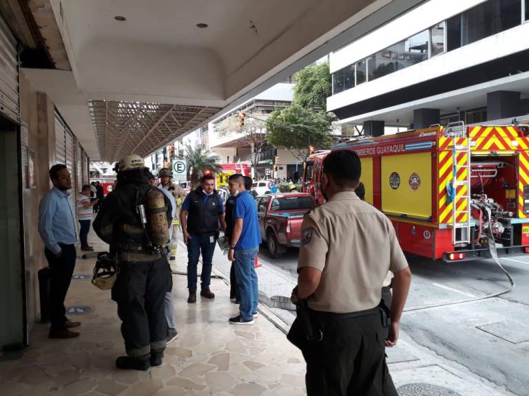 $!Alerta doble en sedes de Fiscalía en Guayaquil: amenaza de bomba y conato de incendio