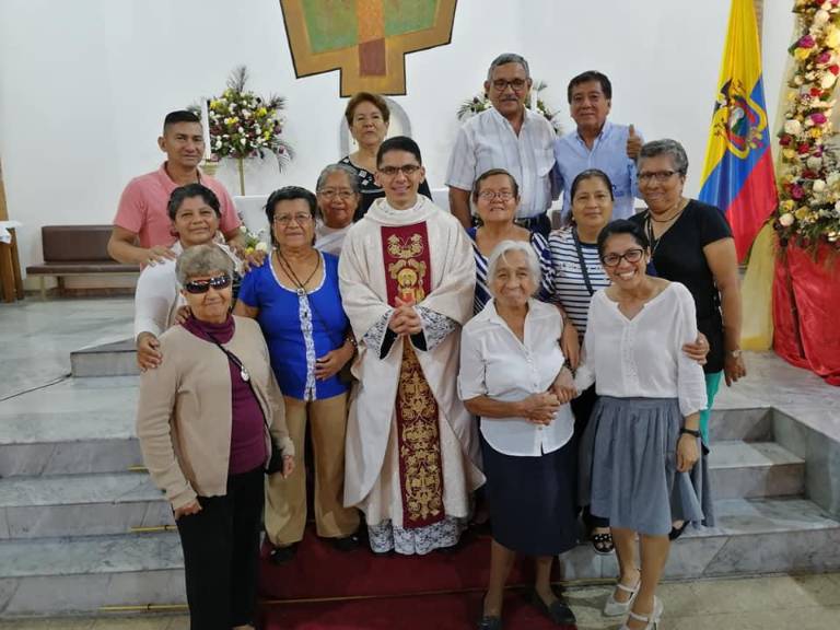 $!El padre Pedro Anzoátegui fue ordenado sacerdote en 2010. Sirvió durante muchos años en la parroquia Jesús del Gran Poder, ubicada en la ciudadela Primavera 2, en el cantón Durán. Foto en la parroquia Cristo Rey del suburbio Oeste.