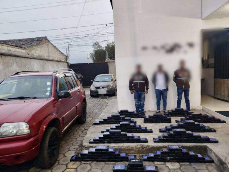 $!Uno de los implicados en el traslado de la droga, bajo custodia policial.