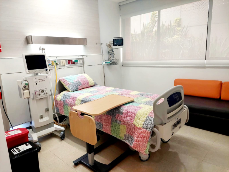 $!La UCIP del Hospital de Los Valles cuenta con equipos de alta tecnología y espacios para el acompañante de los niños.