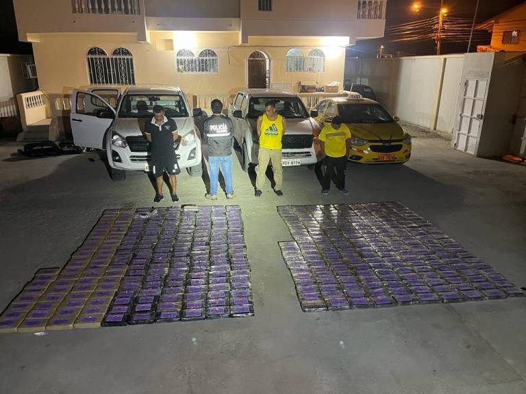 $!Duro golpe al narcotráfico en Punta Carnero: casi media tonelada de cocaína fue hallada encaletada en camionetas