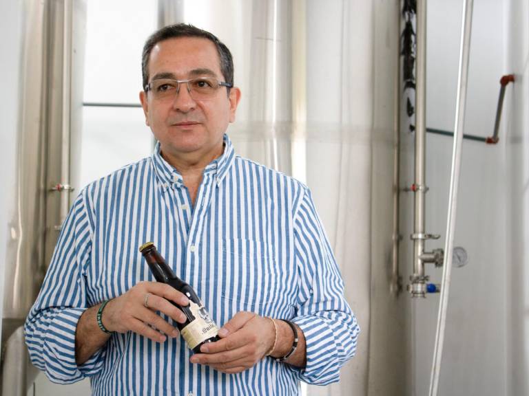$!Javier Carvajal, maestro cervecero y docente investigador de la PUCE, lideró la investigación sobre las levaduras en de los toneles de la cerveza.
