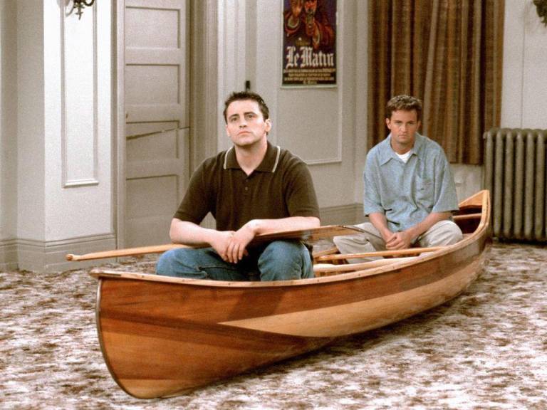 $!Escena de Matt LeBlanc junto a Matthew Perry en la serie Friends, de Warner, en la que personificaban a Joey y Chandler.
