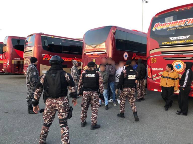 $!Unos 300 presos son cambiados de prisión: así fue el traslado de los internos de la cárcel de El Inca