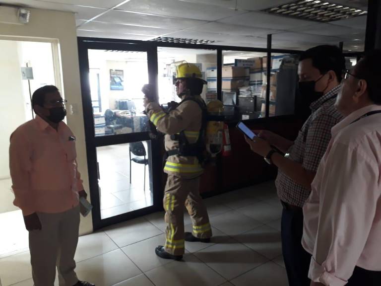 $!Alerta doble en sedes de Fiscalía en Guayaquil: amenaza de bomba y conato de incendio