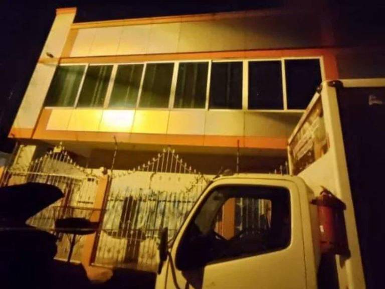 $!Frickson Erazo sufre atentado: queman camioneta del exfutbolista y disparan contra su casa