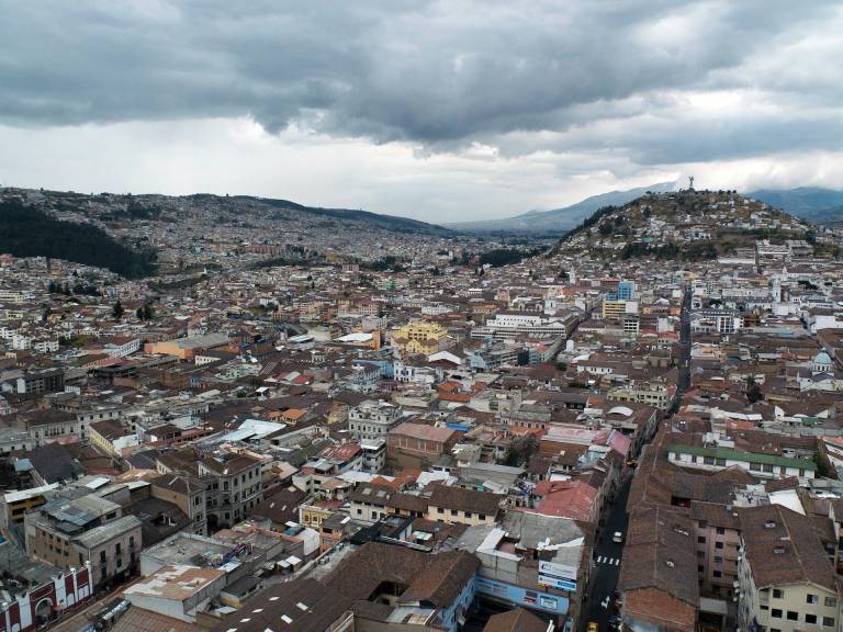 $!Fotografía panorámica de Quito, ciudad capitalina de Ecuador, país en el que se ha incautado más de 160 toneladas de drogas este 2023 y que por tercer año consecutivo va camino a superar las 200 toneladas anuales decomisadas.