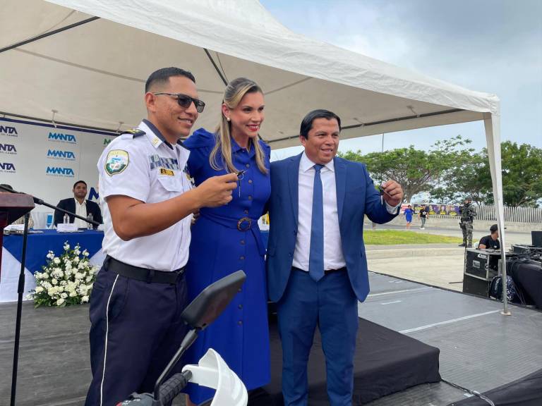 $!Marciana Valdivieso junto a Gabriel Germán Alarcón, gerente general de la Empresa de Movilidad de Manta.