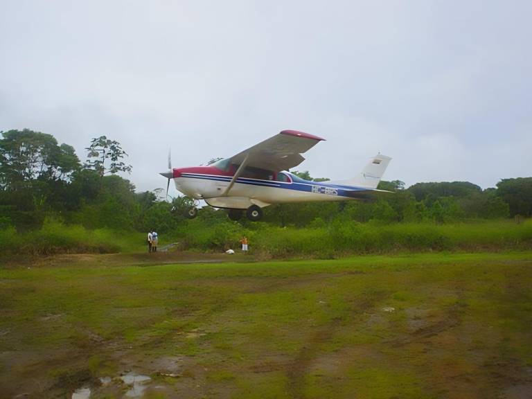 $!Los aviones de AeroRegional servían para el transporte de alimentos y personas de las comunidades amazónicas.