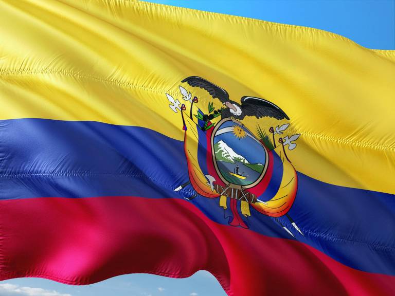 $!La bandera del Ecuador formada por el tricolor: amarillo, azul y rojo.