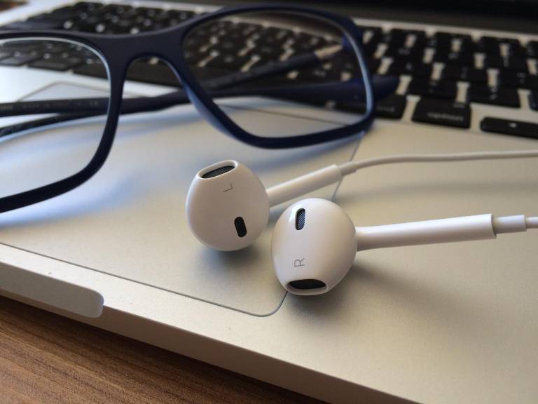 $!El consumo de podcasts en español sigue al alza, donde el año pasado más del 53 % de la población online consumió este tipo de contenidos.