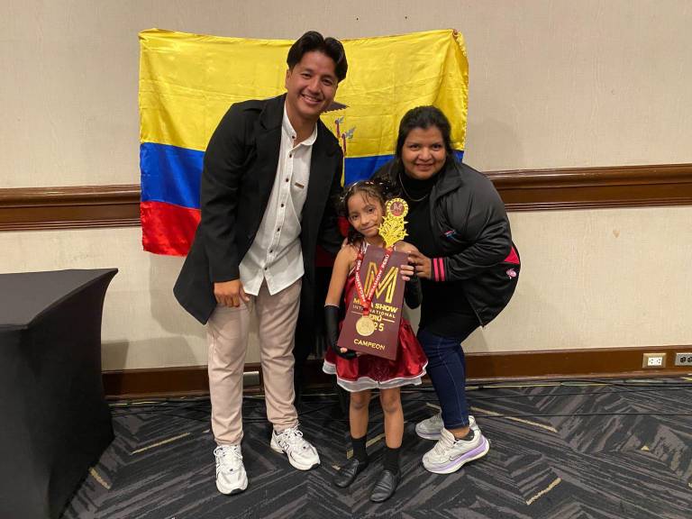 $!Melany de 7 años junto a Jenny Sánchez.