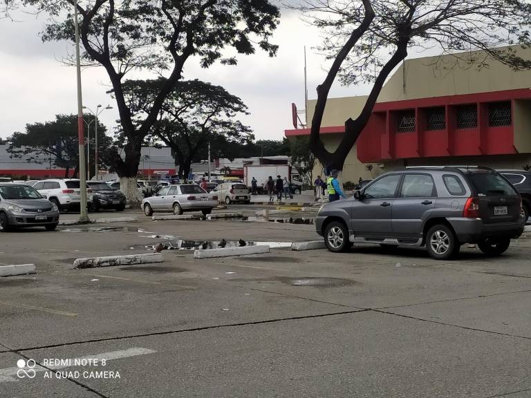 $!Amenaza de bombas en unidades judiciales de Guayaquil: servidores son evacuados