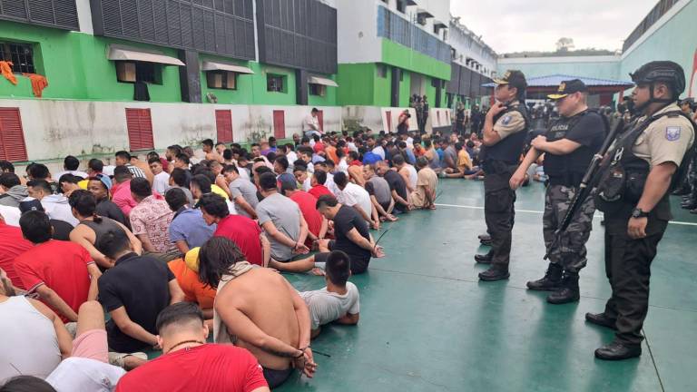 Los hallazgos del operativo sorpresa en la cárcel El Rodeo en Manabí: armas, celulares, parlantes y mucho alcohol