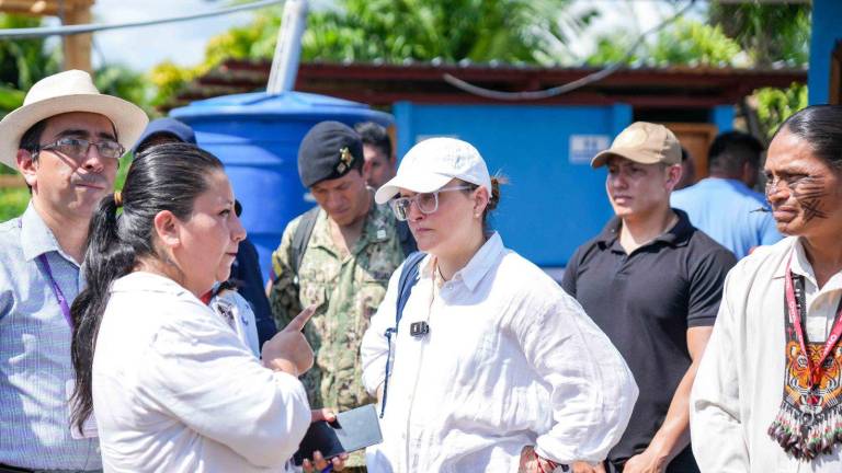 María José Pinto se desplaza al cantón Taisha, donde se reporta desabastecimiento y fallecimientos de menores