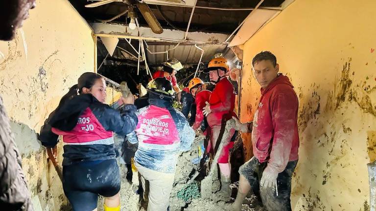 Tragedia en Portoviejo: deslizamiento sepulta a una familia y hay alerta por intensas lluvias en varias provincias