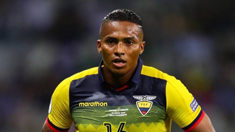 VIDEO | Antonio Valencia vivió un duro momento al impedir el suicidio de un joven en puente de Quito