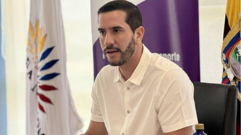 Descartan paro de transportistas en Ecuador: ministro Roberto Luque confirma diálogo y compensaciones