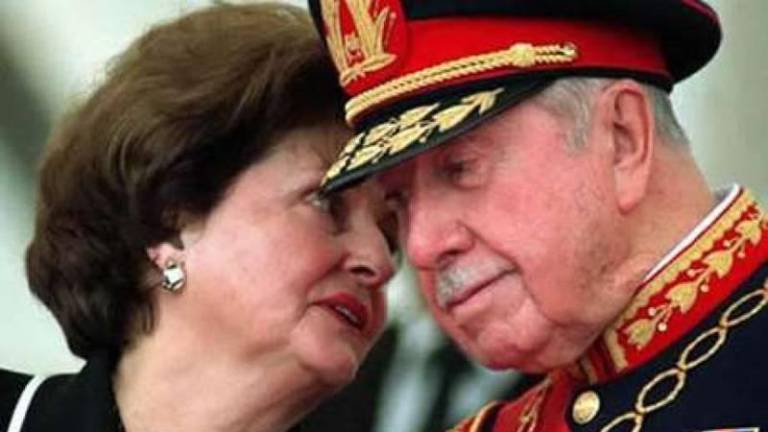 Muere la viuda del exdictador Pinochet y cientos de chilenos celebran su deceso