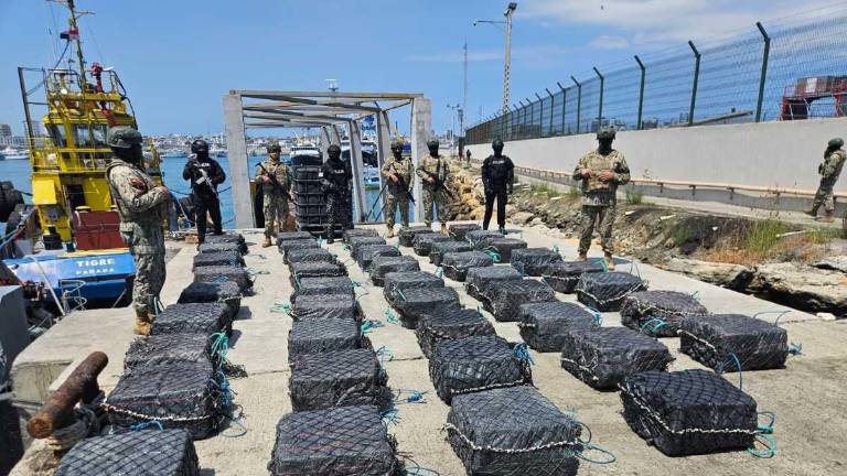 Prisión preventiva para dos hombres que fueron capturados con dos toneladas de droga en el océano