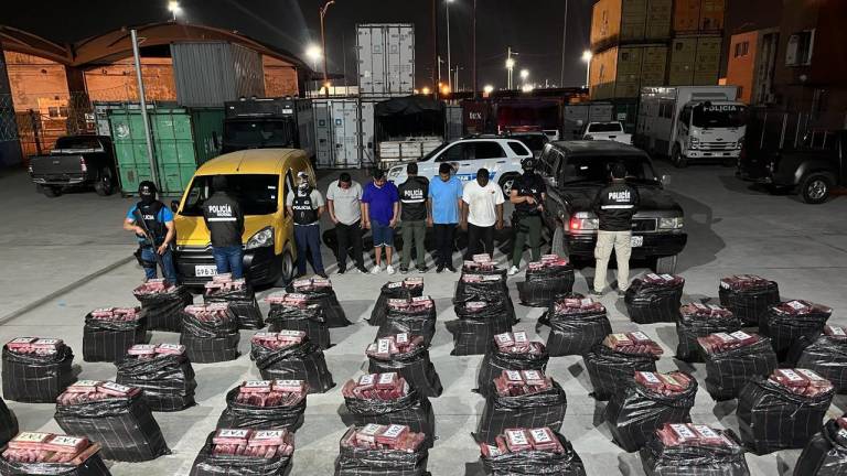 Hallan 2,4 toneladas de droga y detienen a cuatro sujetos en Guayas