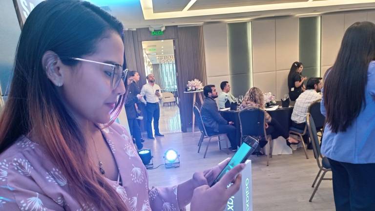 Nuevos teléfonos plegables llegan al mercado ecuatoriano