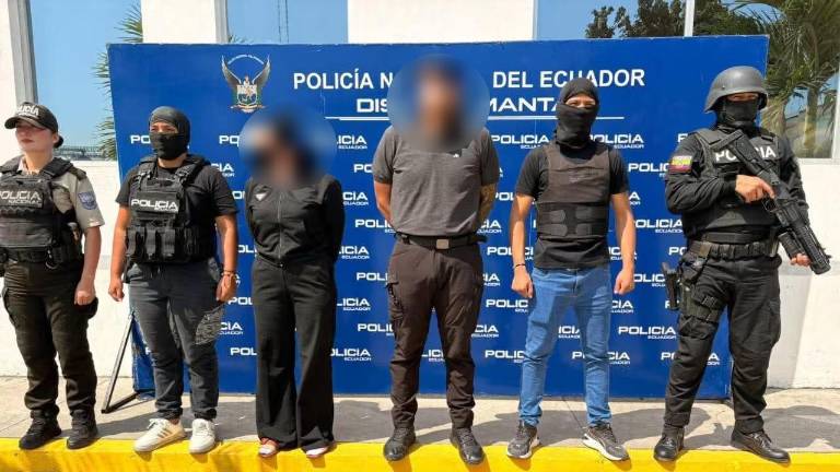 Detienen en Manta a policía que habría exigido USD 5.000 a ciudadano para no atentar contra su vida