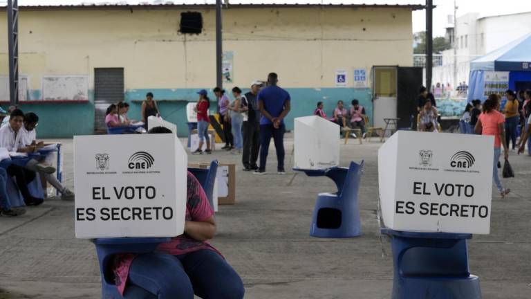 Abren los centros de votación para elección presidencial entre Luisa González y Daniel Noboa