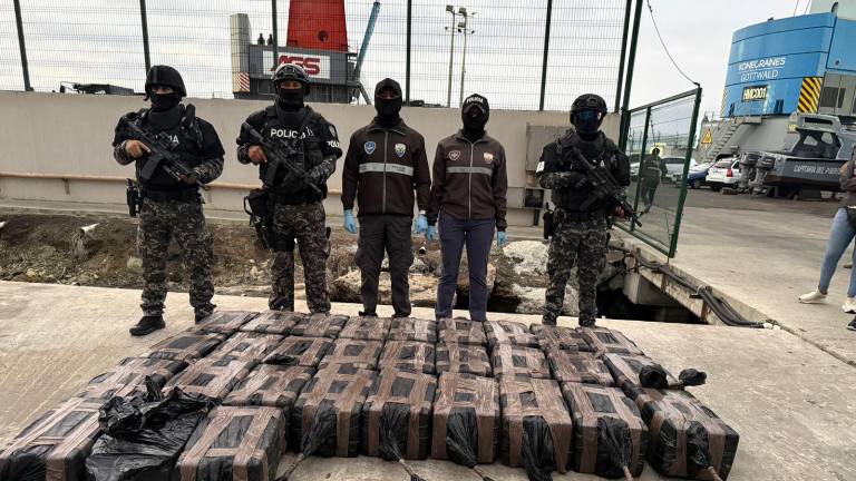 Más de media tonelada de cocaína es incautada en camaronera usada como centro de acopio en Esmeraldas