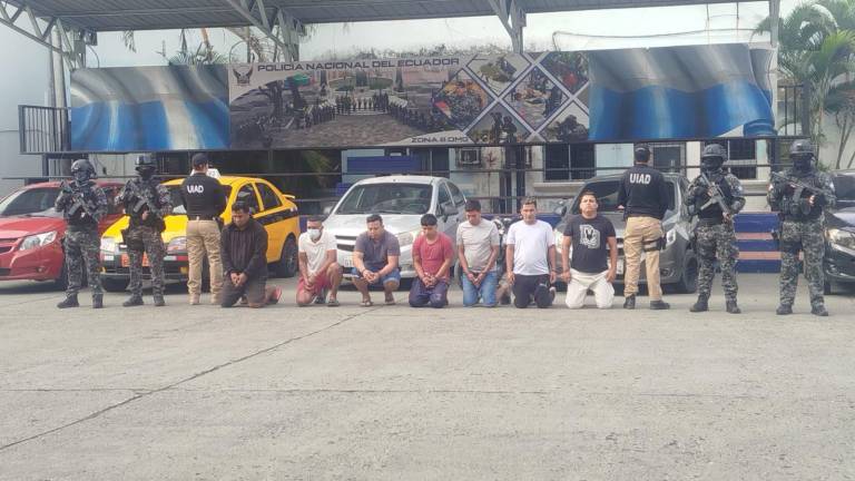 'Tiguerones' se disfrazaban de policías para asaltar y extorsionar: atacaron en una plaza comercial de Guayaquil