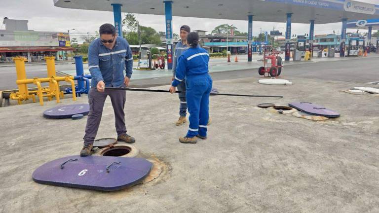 El Gobierno verifica el abastecimiento de combustibles previo a la actualización de precios de junio en Ecuador