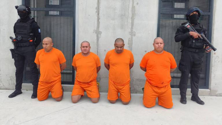 Policías acusados de proteger a alias 'Sampayo' fueron trasladados a la cárcel El Encuentro