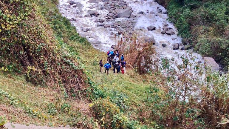 Hallan restos humanos en el río Machángara durante la búsqueda de Lizeth Bunshi