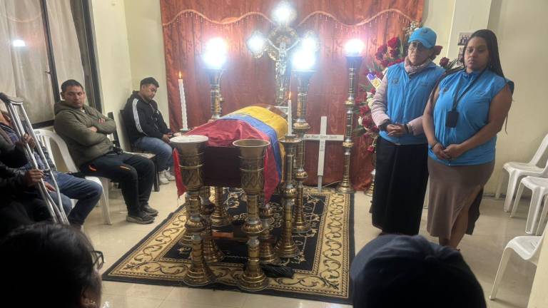 Efraín Fuerez, primera víctima mortal del paro nacional, es velado en Cuicocha; su familia exige justicia