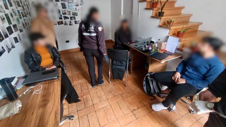 Fiscalía allana presunto troll center en Cuenca que habría operado con recursos públicos