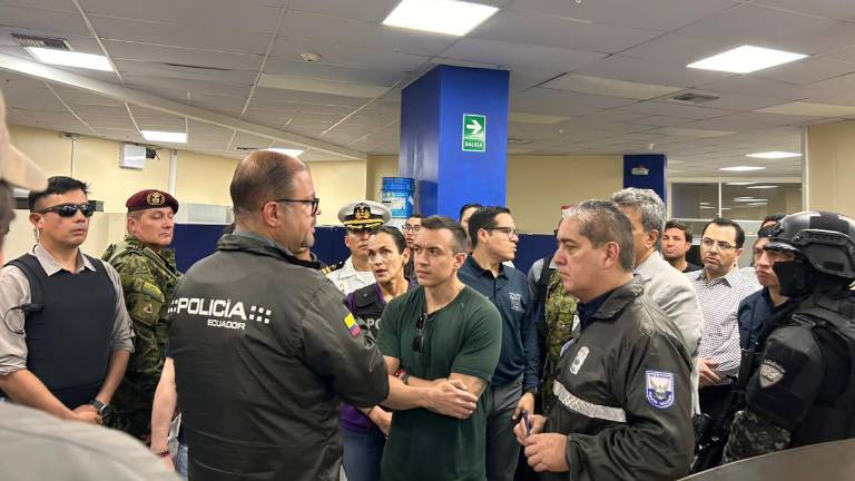 Gobierno allana oficinas de CNEL: Noboa denuncia red de corrupción que habría causado pérdidas por USD 300 millones