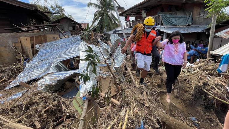 Supertifón Rai deja a su paso destrucción y más de 370 muertos en Filipinas
