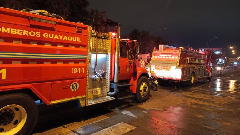 Así fue como una banda armada amenazó a los Bomberos de Guayaquil para obligarlos a trasladar un cuerpo