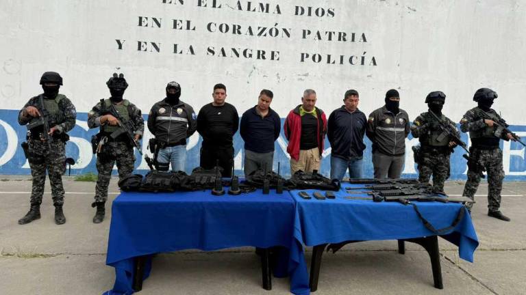 Tres policías y un militar en servicio pasivo fueron aprehendidos por tráfico de armas