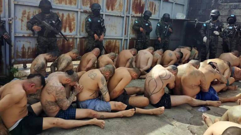 Al estilo de El Salvador: Policía Militar toma el control de cárceles de Honduras tras masacre de 46 mujeres