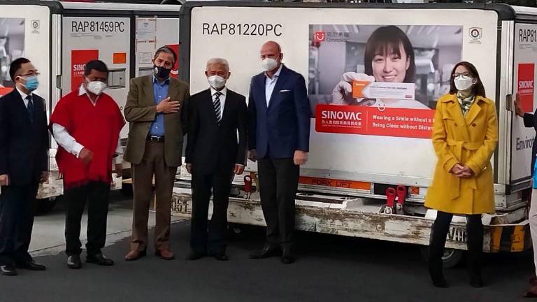Dos millones de dosis de la vacuna Sinovac llegaron al Ecuador
