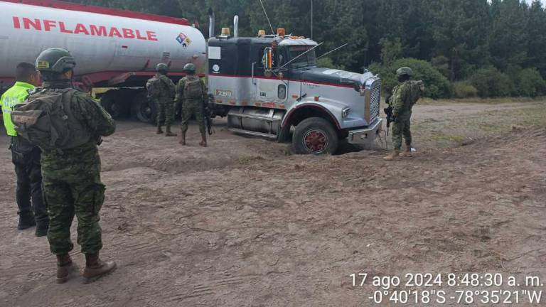 Los dos vehículos estaban a 600 metros del Poliducto Quito - Ambato - Riobamba.