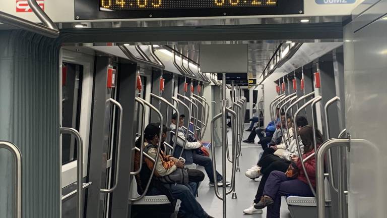 Metro de Quito se bloqueó en el tercer día de operaciones, tras imprudencia de pasajero