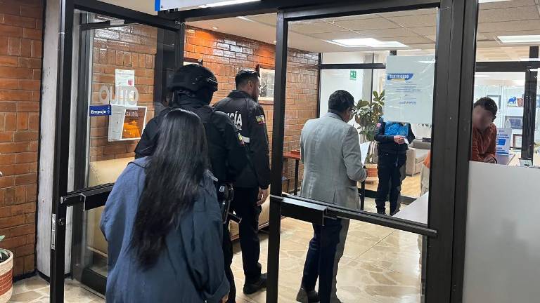 Fiscalía allana oficinas del Municipio de Quito por presunto peculado en contratos de obra pública
